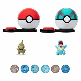 Pok&eacute;mon Surprise Attack Game Speelset - Axew Poke Ball Vs Totodile Net Ball