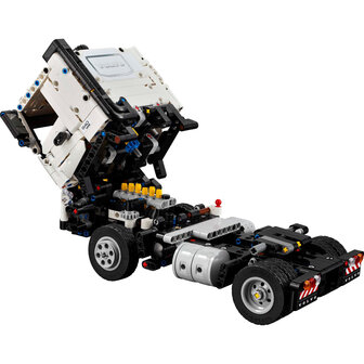 LEGO Technic Volvo FMX Truck &amp; EC230 Elektrische Graafmachine