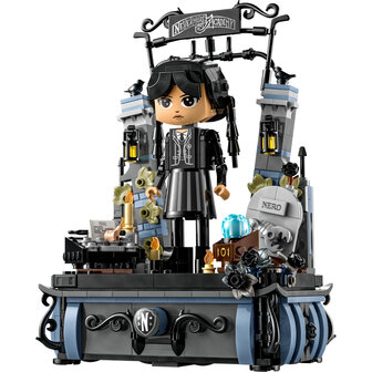 LEGO Wednesday Addams figuur